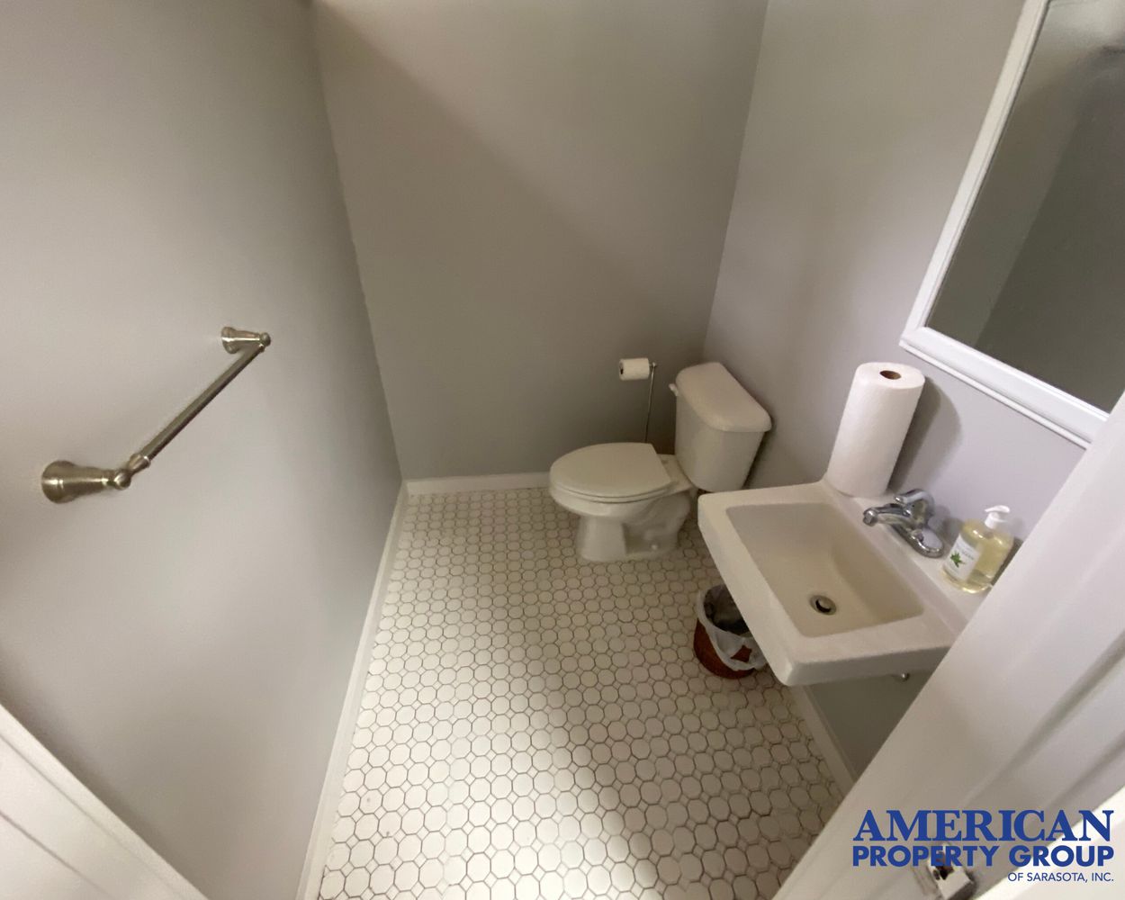 Medical/Professional Office Across from Sarasota Memorial Hospital : 2677 S Tamiami Trail, Sarasota, FL 34239